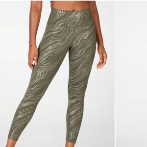 Fabletics Powehold Olive Green Zebra